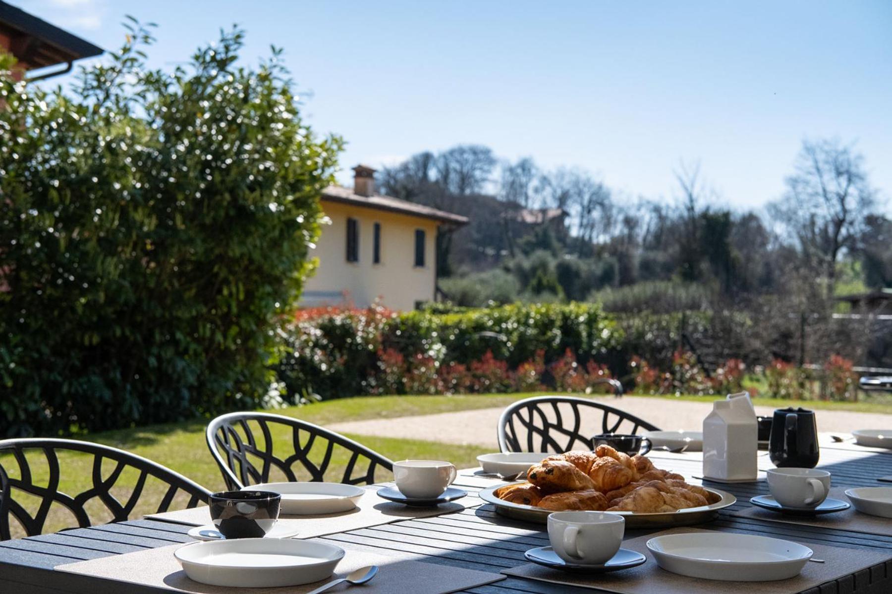 Luxury Villas Gardenia With Private Pool Padenghe sul Garda Bagian luar foto