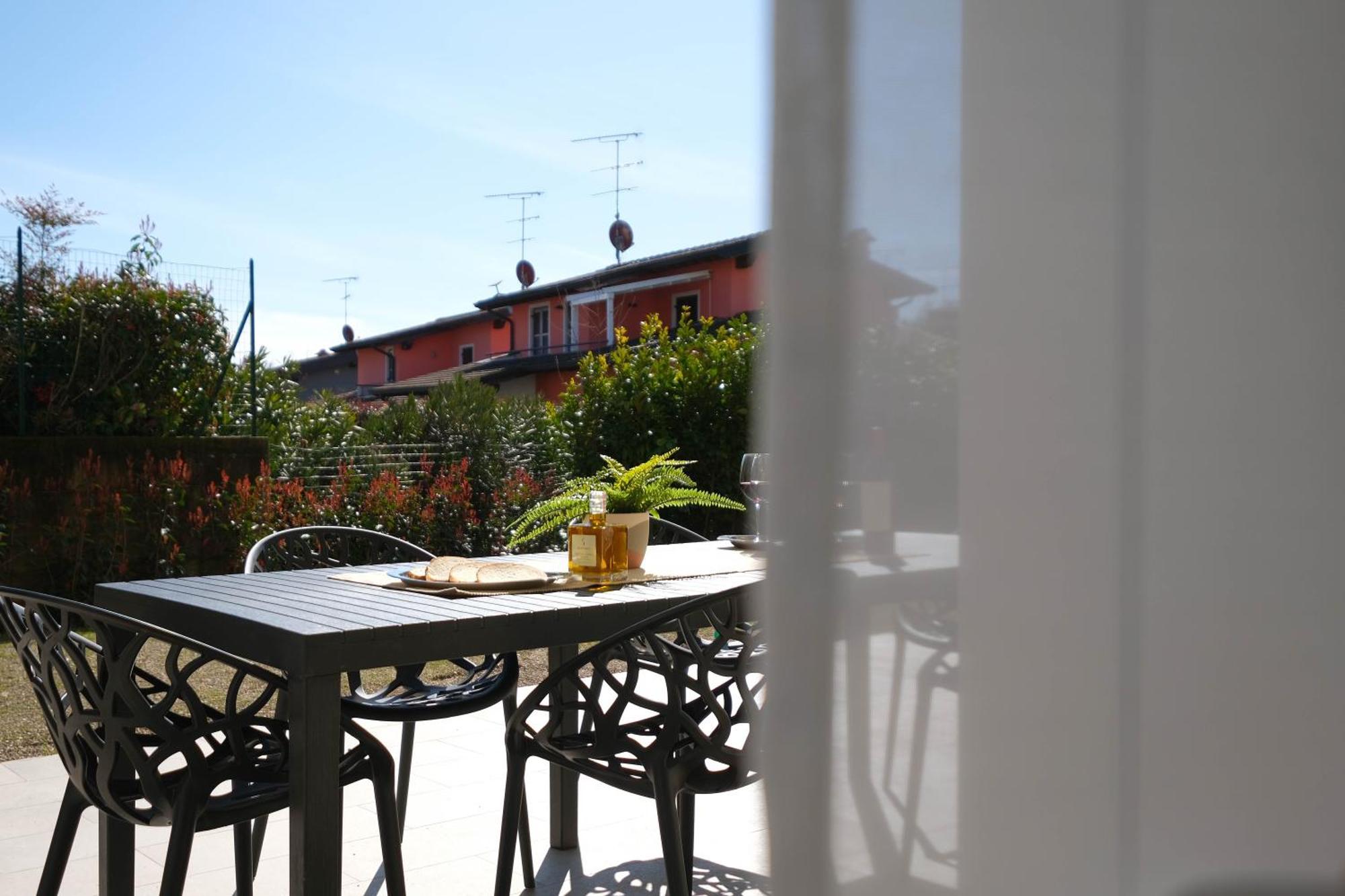 Luxury Villas Gardenia With Private Pool Padenghe sul Garda Bagian luar foto