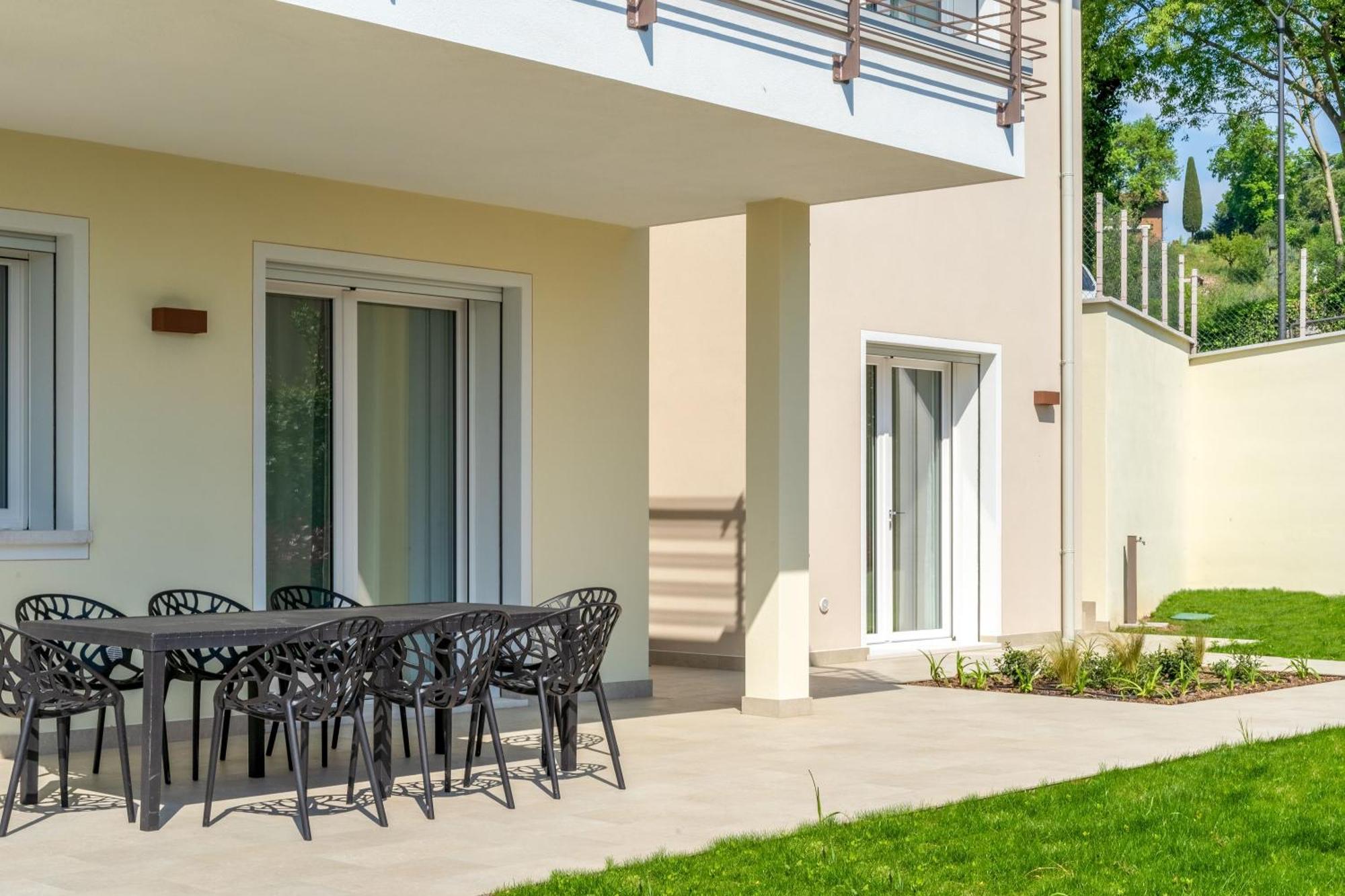 Luxury Villas Gardenia With Private Pool Padenghe sul Garda Bagian luar foto