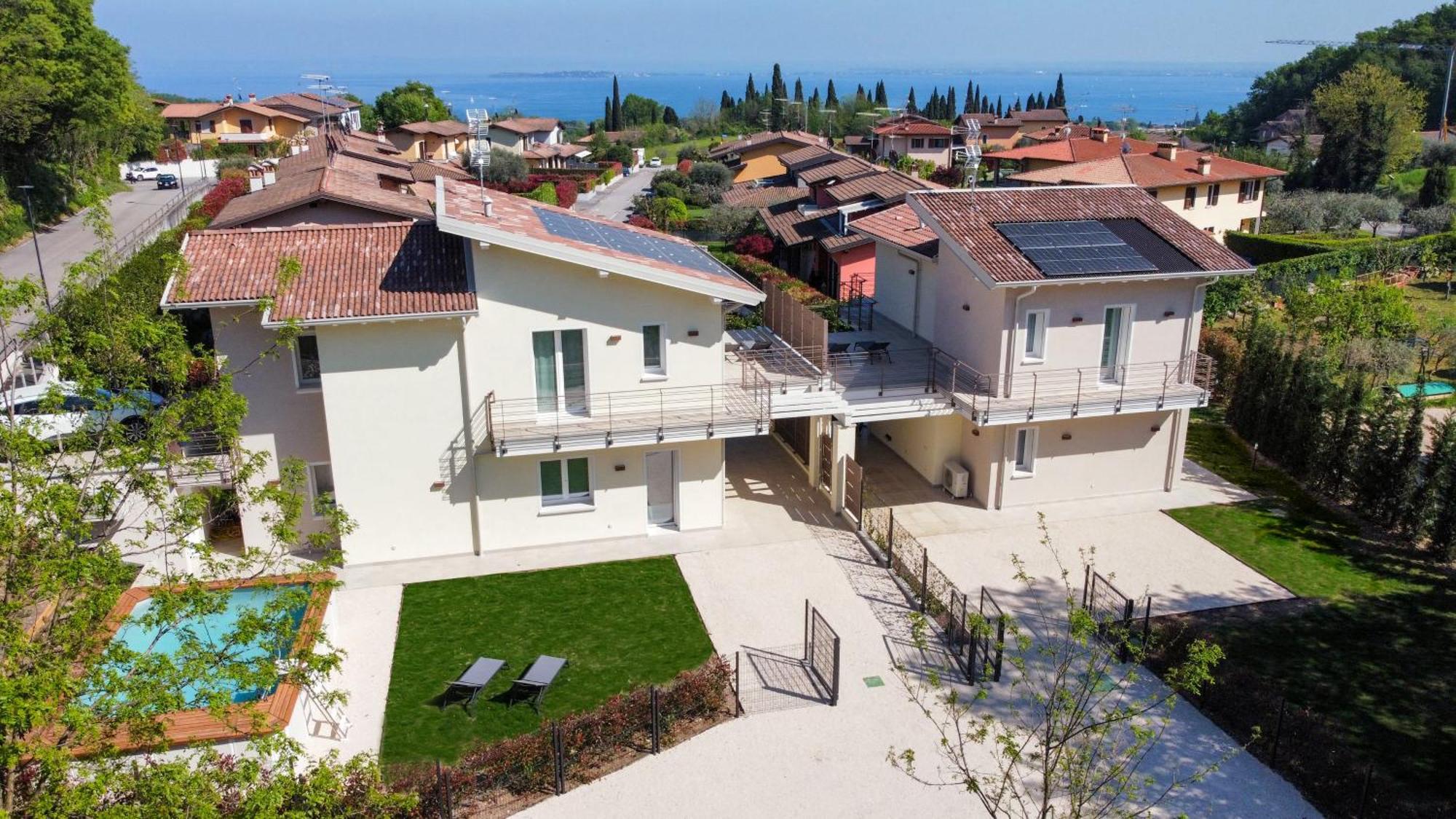 Luxury Villas Gardenia With Private Pool Padenghe sul Garda Bagian luar foto
