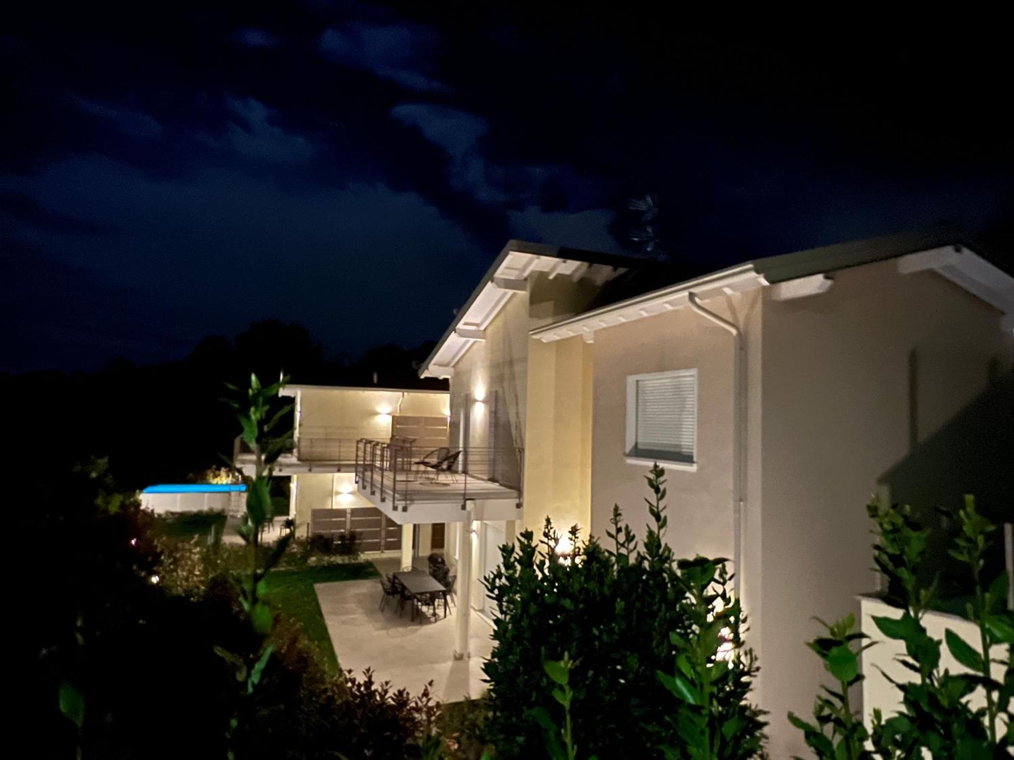 Luxury Villas Gardenia With Private Pool Padenghe sul Garda Bagian luar foto