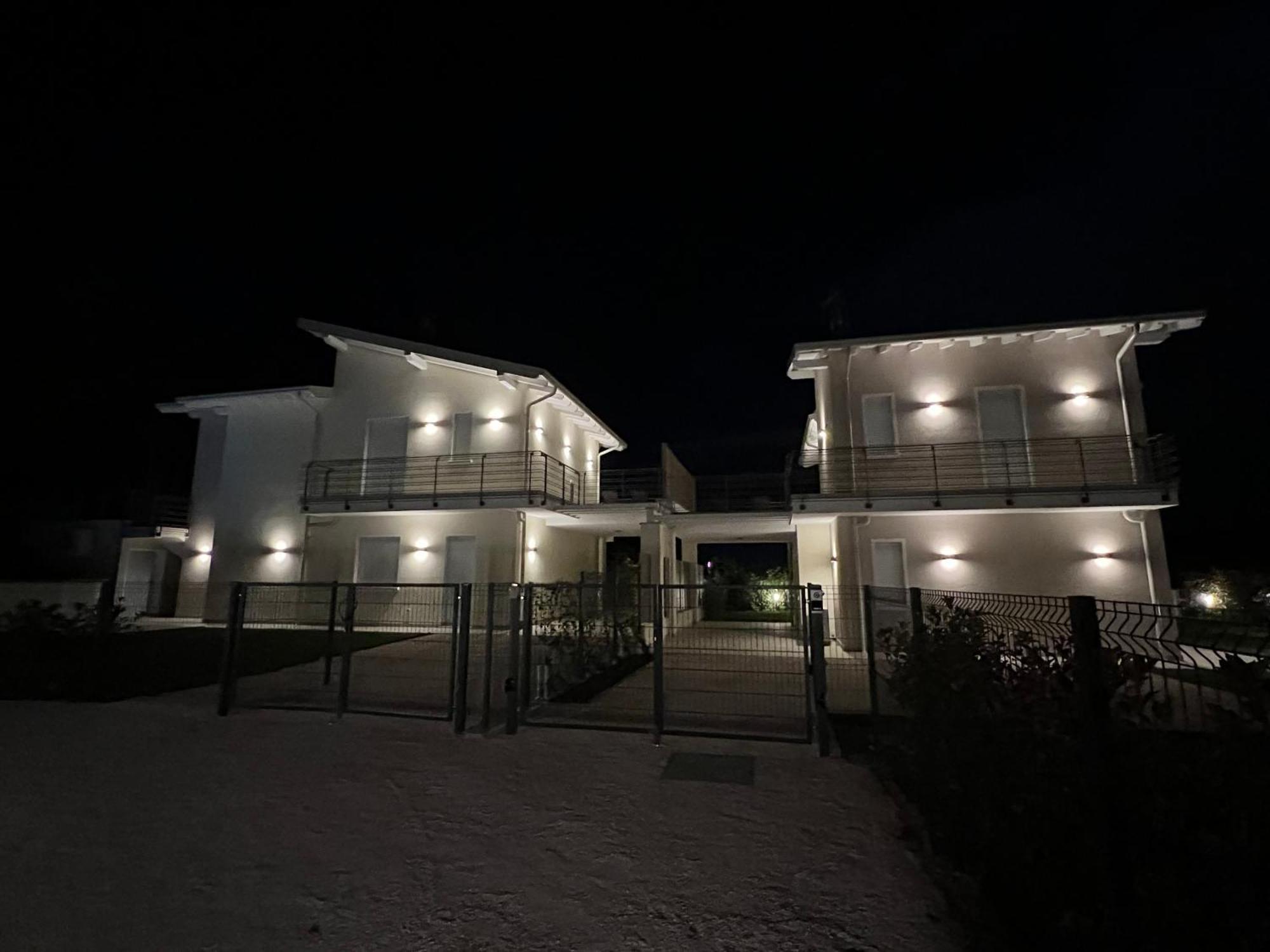 Luxury Villas Gardenia With Private Pool Padenghe sul Garda Bagian luar foto