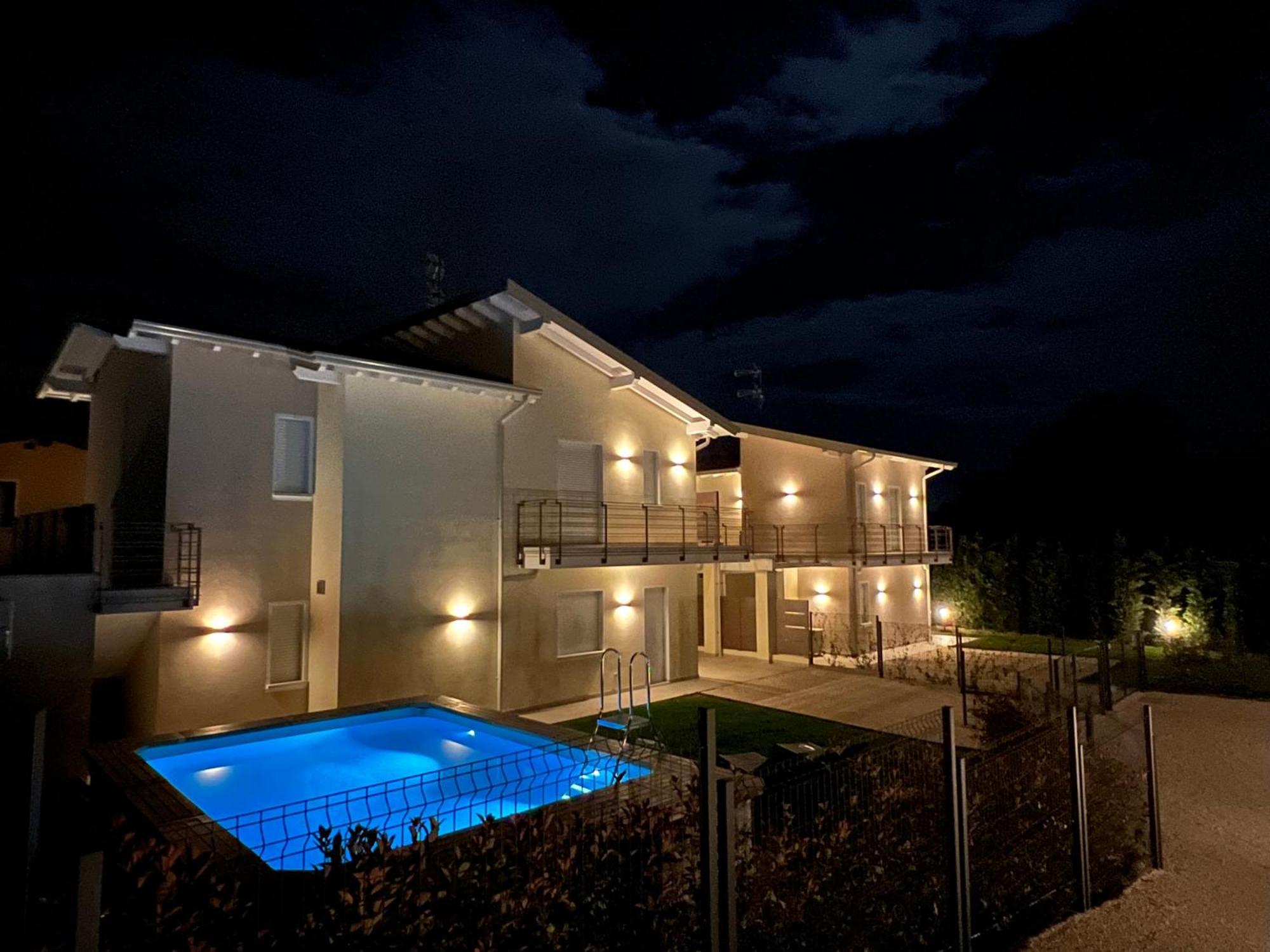 Luxury Villas Gardenia With Private Pool Padenghe sul Garda Bagian luar foto
