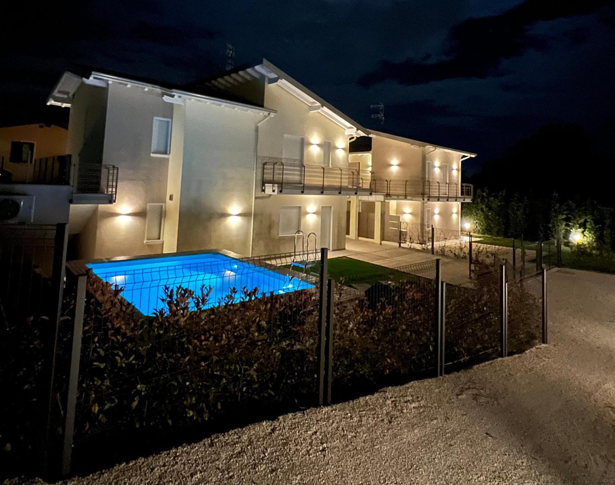 Luxury Villas Gardenia With Private Pool Padenghe sul Garda Bagian luar foto